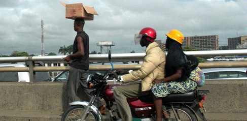 Bridge Life, Lagos, Nigeria, 2009, Photo (c) Luke Robinson